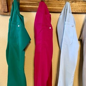 Figs Kade Scrub, dark magenta.